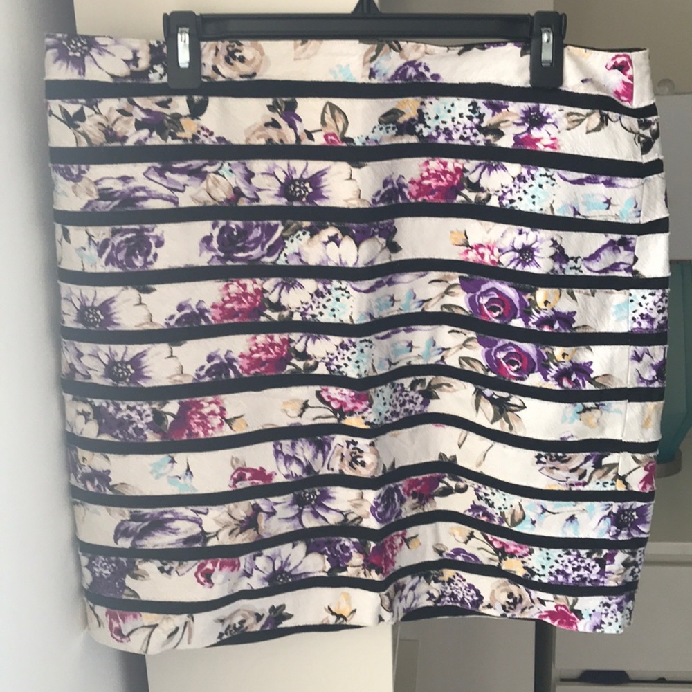 White House Black Market Pencil skirt